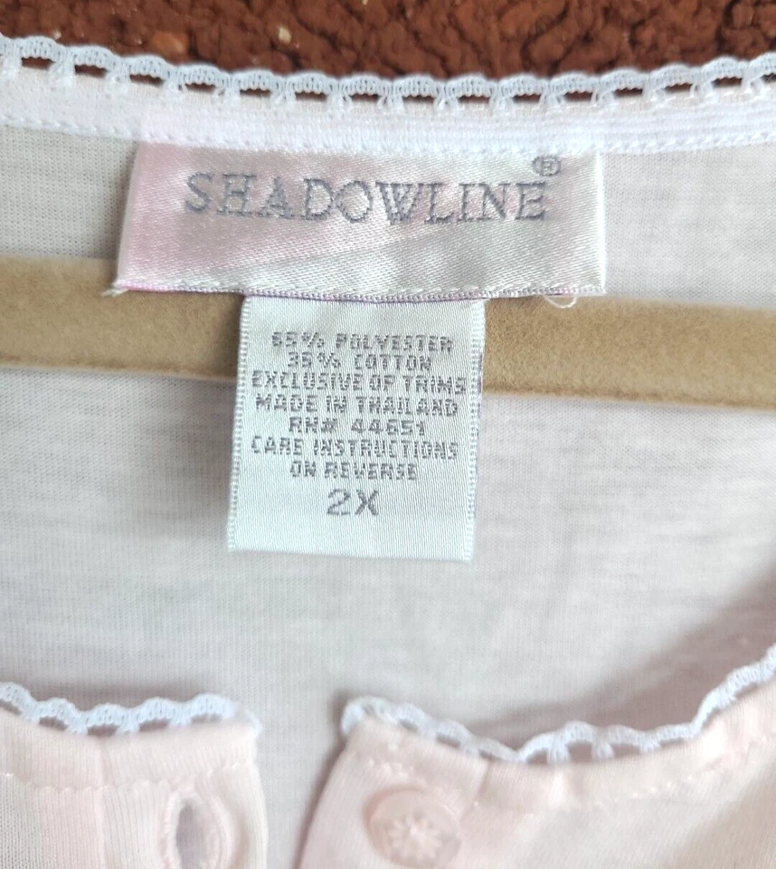 Camisón Shadowline para mujer 2X rosa pastel suave 3 botones escote encaje detalles Foto 2 de 4