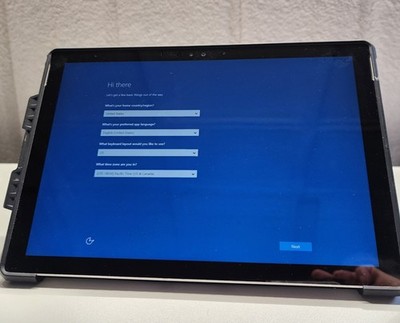 Microsoft Surface Pro 4 12.3'' i5 4GB SSD 128GB Win10 Pro KB Mouse Charger Bundle
