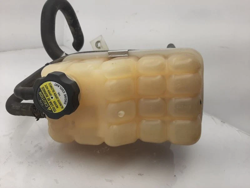 Coolant Reservoir 5.3L Fits 2002 CHEVROLET AVALANCHE 1500 15808716  - Image 3 of 4