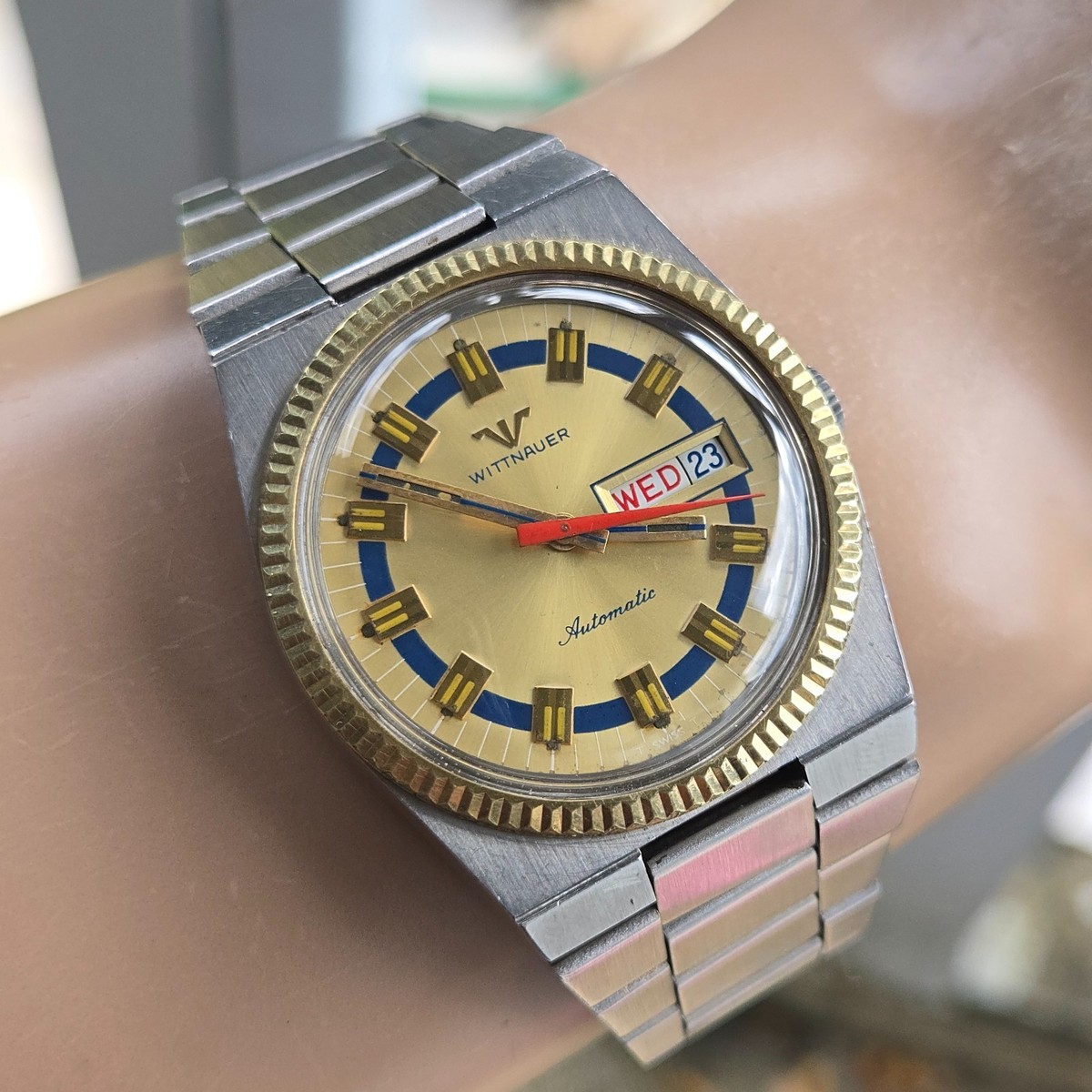 Vintage WITTNAUER men's automatic watch D11AB day/date swiss Two