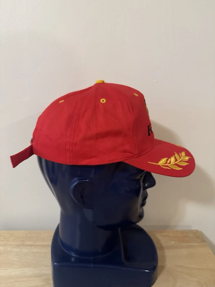 Chapéu/logotipo bordado Ferrari vintage com alça ajustada vermelho - Imagem 2 de 4