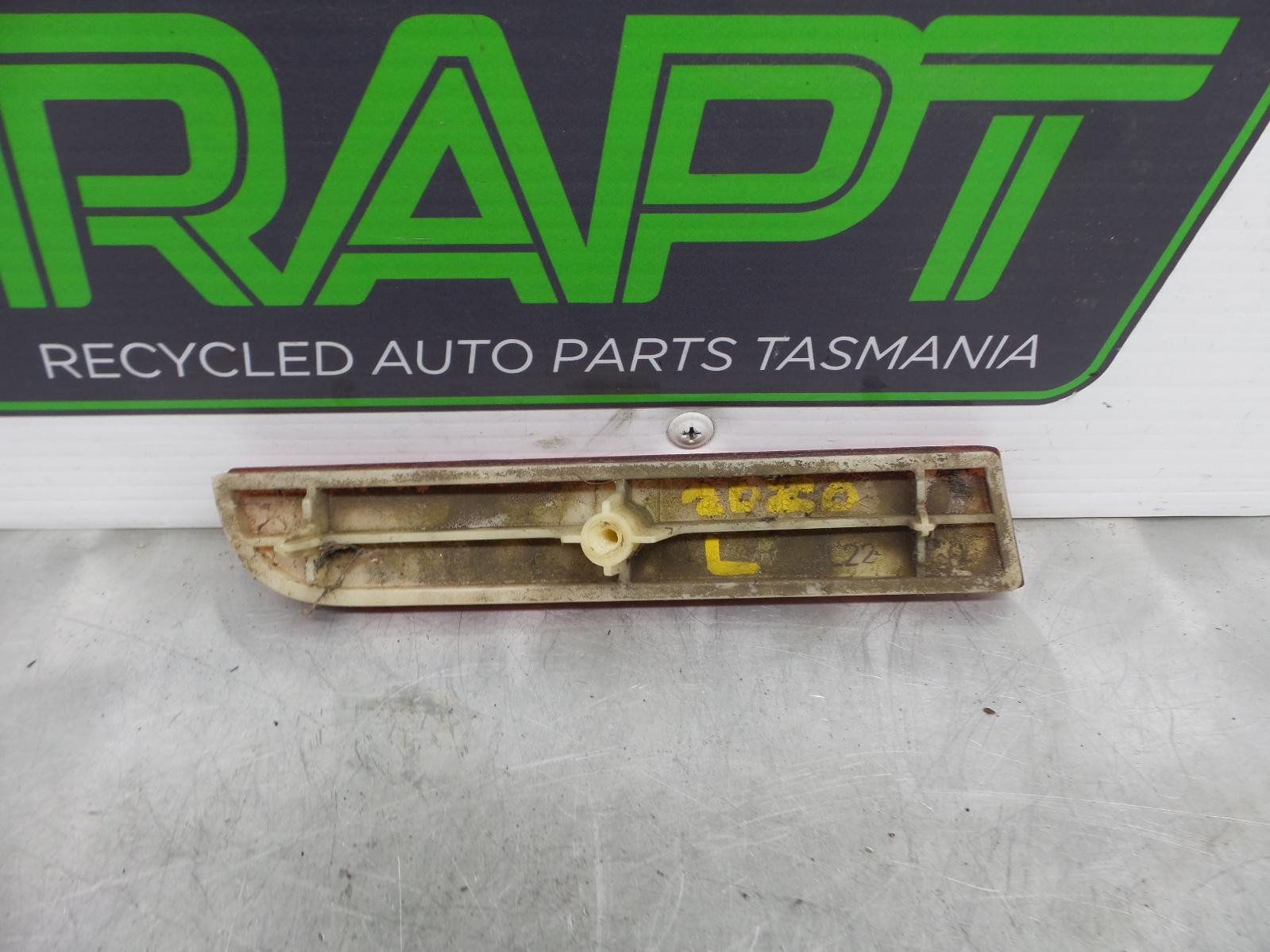 2011 Mitsubishi Asx REAR LEFT LH LHS BUMPER REFLECTOR XA 05/10-06/12 10 11 12 image 2