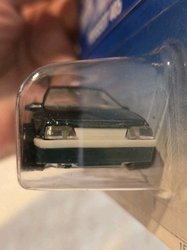 Hot Wheels #467/15977 Peugeot 405 - Green with White Trim - Picture 7 of 10