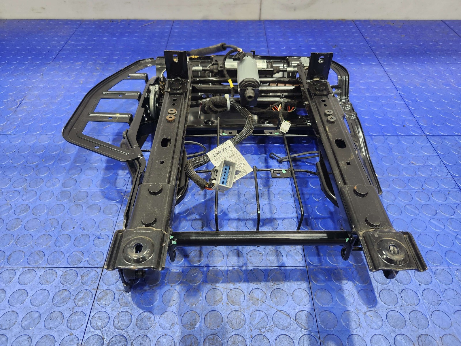 03-12 Maserati Quattroporte M139 Rear Seat Tracks and Motors Right Side OEM