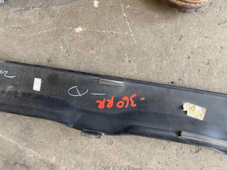 Saturn Vue 2006 faldón lateral del pasajero trasero panel basculante moldura pasajero derecho derecho Foto 3 de 4