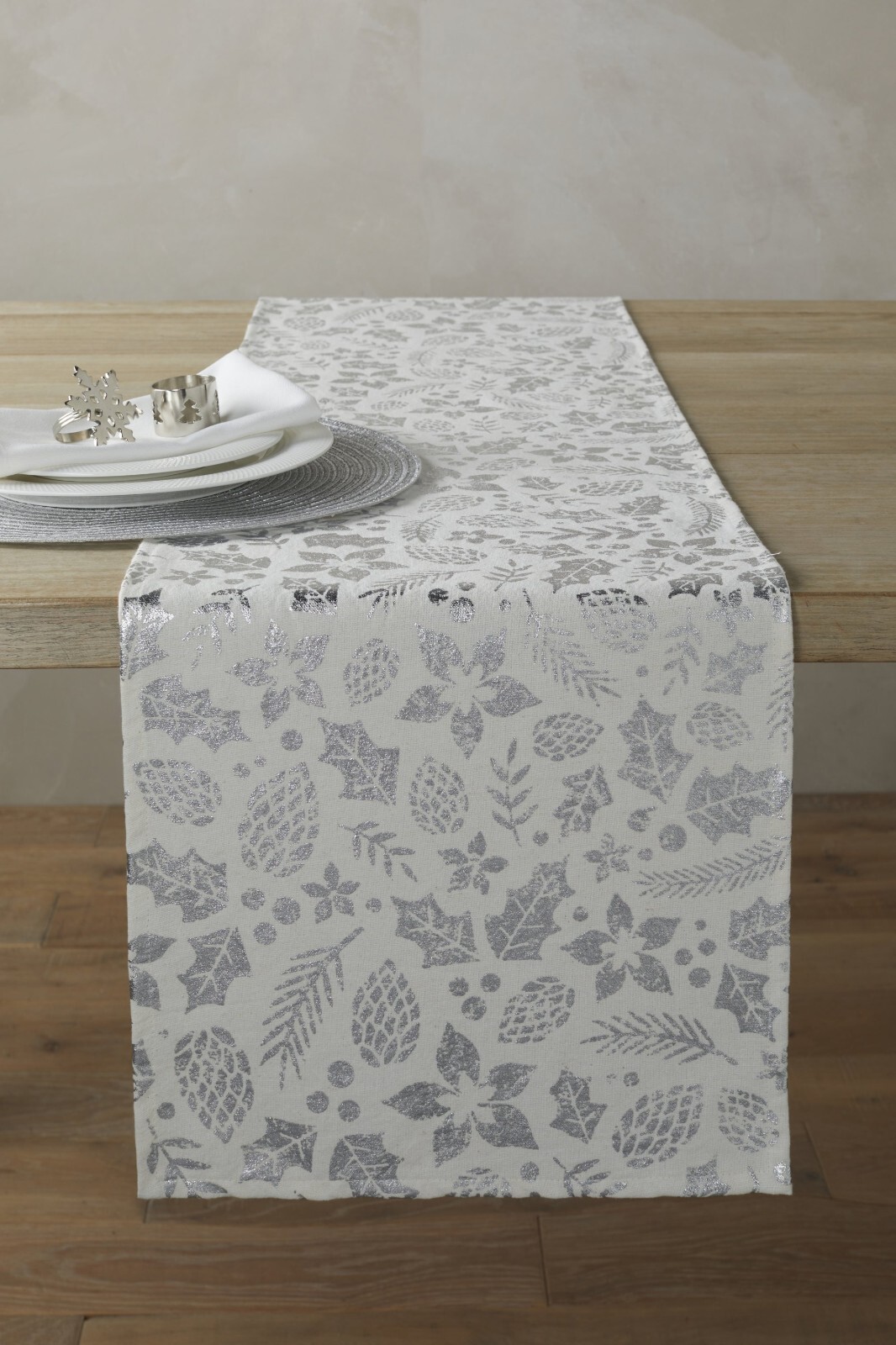 Waltons, “Winter Berries Silver"", Table runner