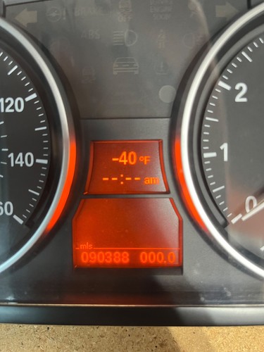 2014 BMW X1 Speedometer Instrument Cluster - Picture 3 of 8