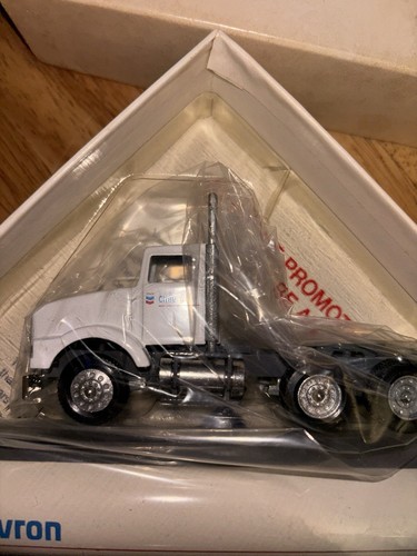 Vintage Winross Chevron Kenworth Tanker 1:64 Scale Mint New In Box - Picture 3 of 6