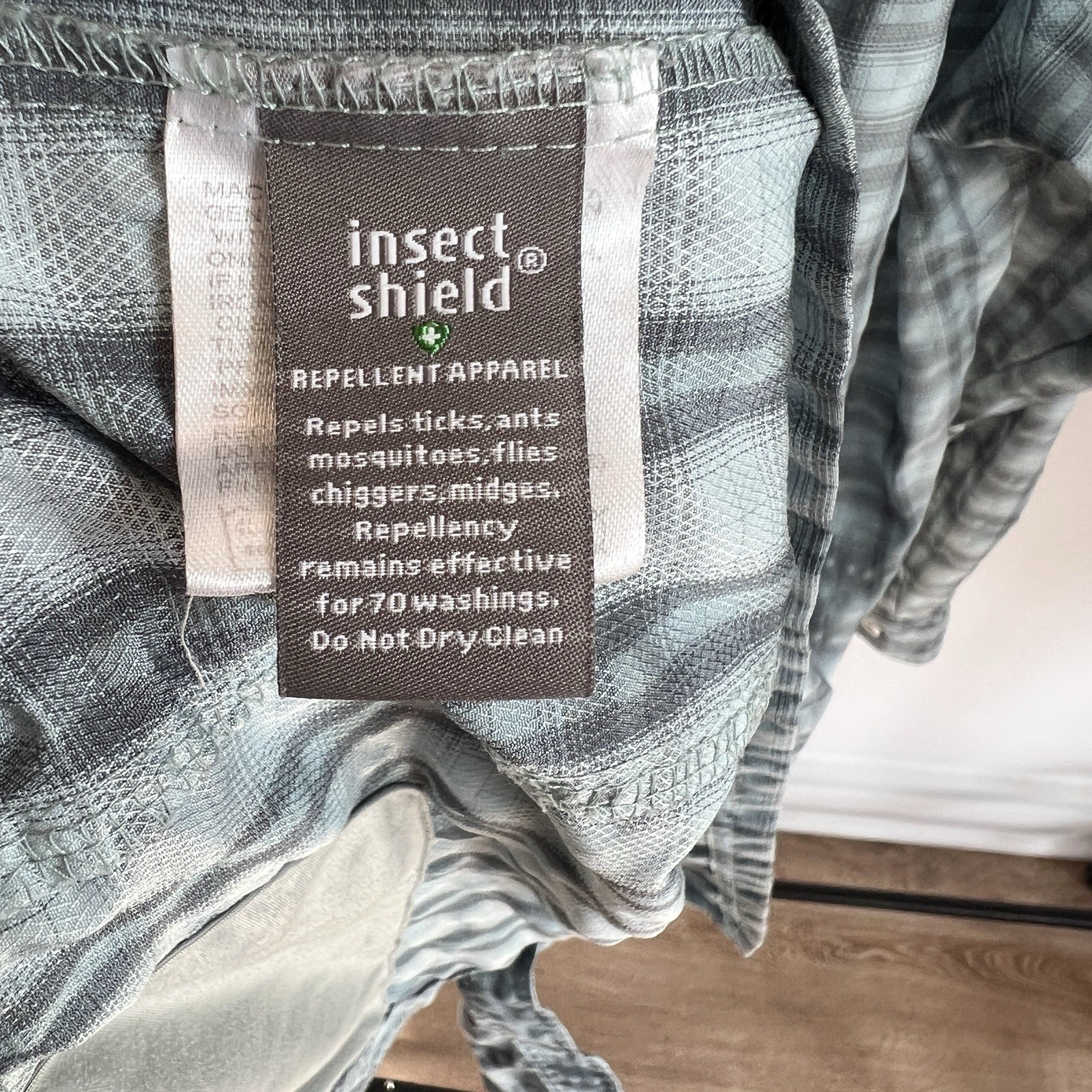 SIMMS Button Down Insect Shield Fishing Bugstoppe… - image 5