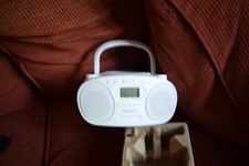 Image of Roberts ZOOMBOX FM/AM - White CD Boombox - Mains & Battery's - New
