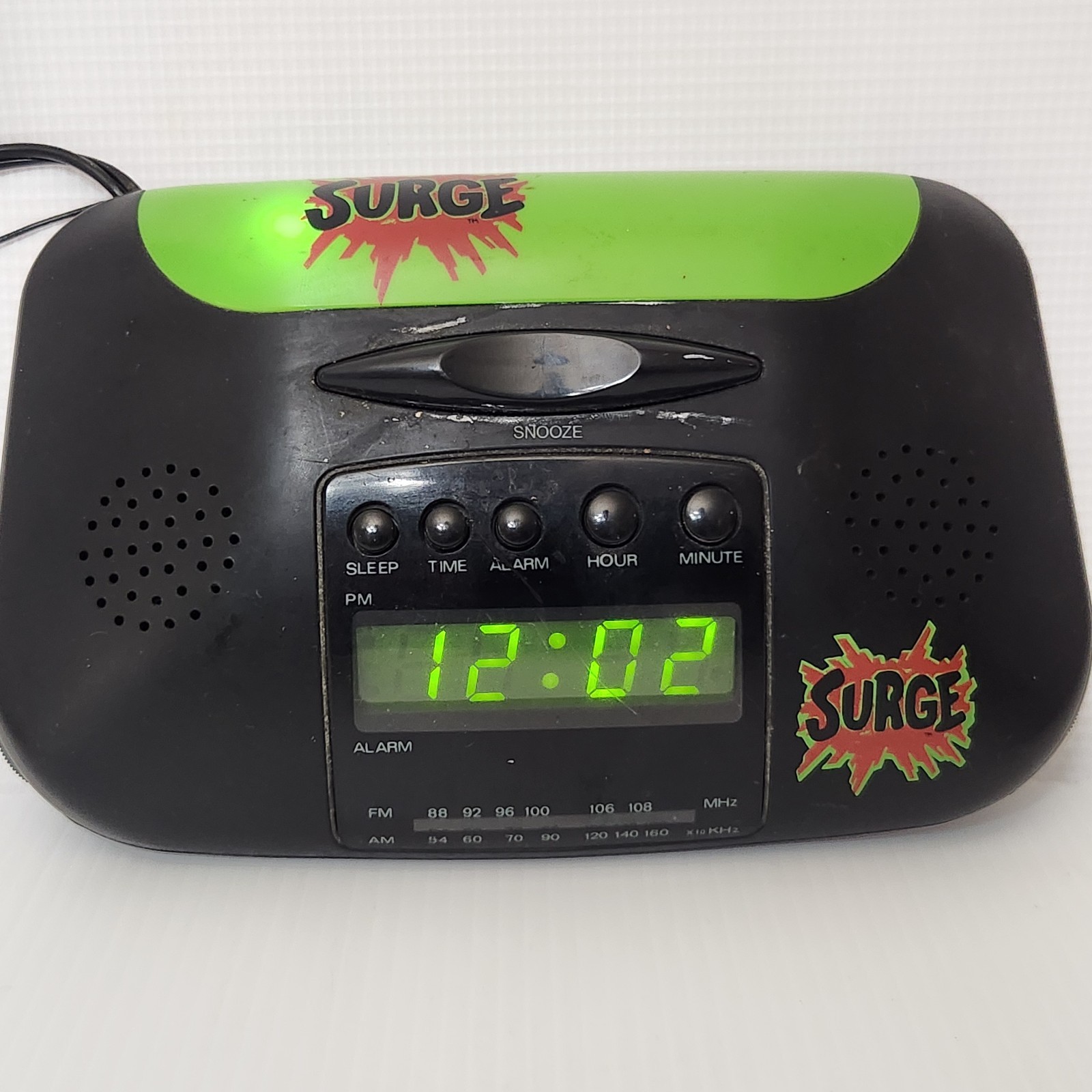 Vintage Surge Screaming Alarm Clock AM FM Radio Green Black Retro 1990s Style