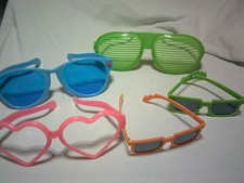 LOT KIDS 5 OVERSIZED PLAY PLASTIC SUNGLASSES PARTY FAVORS HEART SHAPED 0.99
