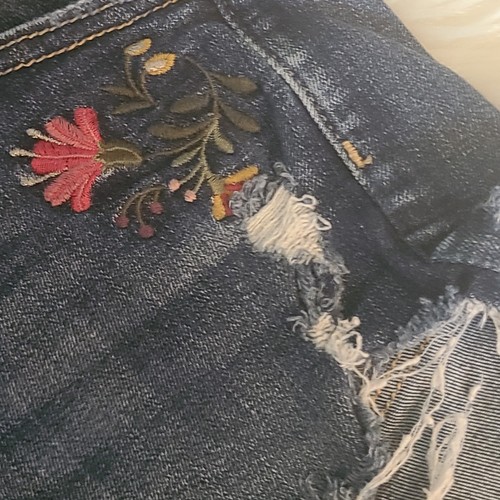 Pantaloncini corti donna American Eagle vita alta ricamati taglia 0 denim livello successivo - Foto 3 di 7