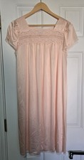 Vanity Fair Vintage Summer Nightgown. Women's M, Peach, silky