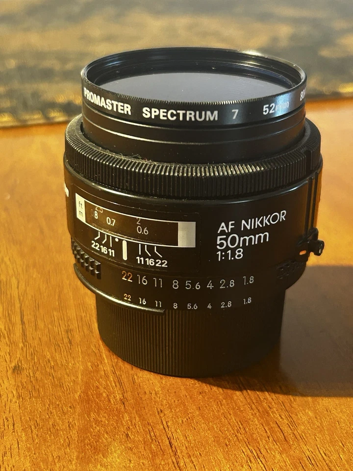 Lente Nikon AF Nikkor 50 mm f/1,8 Prime compatible con marco completo Foto 2 de 4