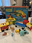 #991 PLAY FAMILY CIRCUS TRAIN W/ BOX VINTAGE FISHER PRICE LITTLE PEOPLE
