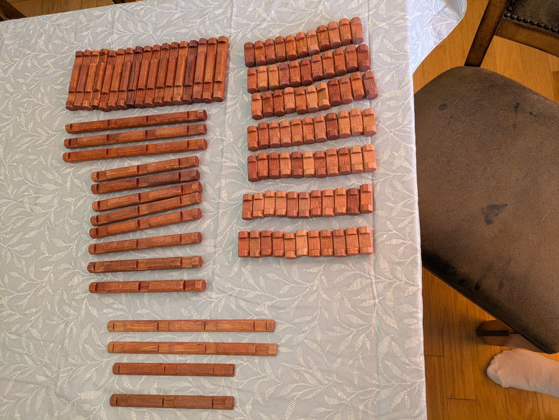 110   Lincoln Log  77  1 Notch  & 18 2 notch 8 -3 notch &3 -4 Notch , 4 H Round