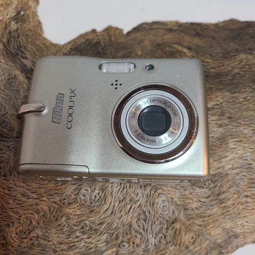 Nikon Coolpix LII Digital Camera Nikkon 3x Optical Zoom 6.2-18.6mm - Picture 1 of 9