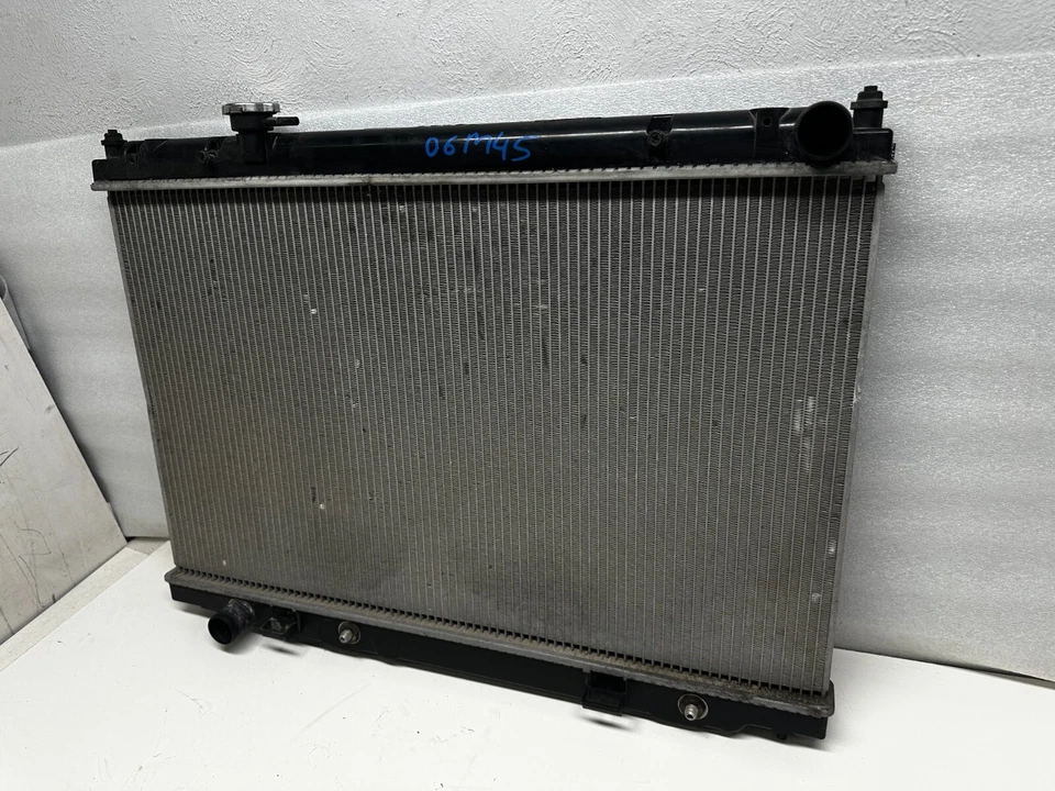 Radiador P40249 2006-2008 Infiniti M35 M45 DENSO 221-3427 Foto 3 de 4