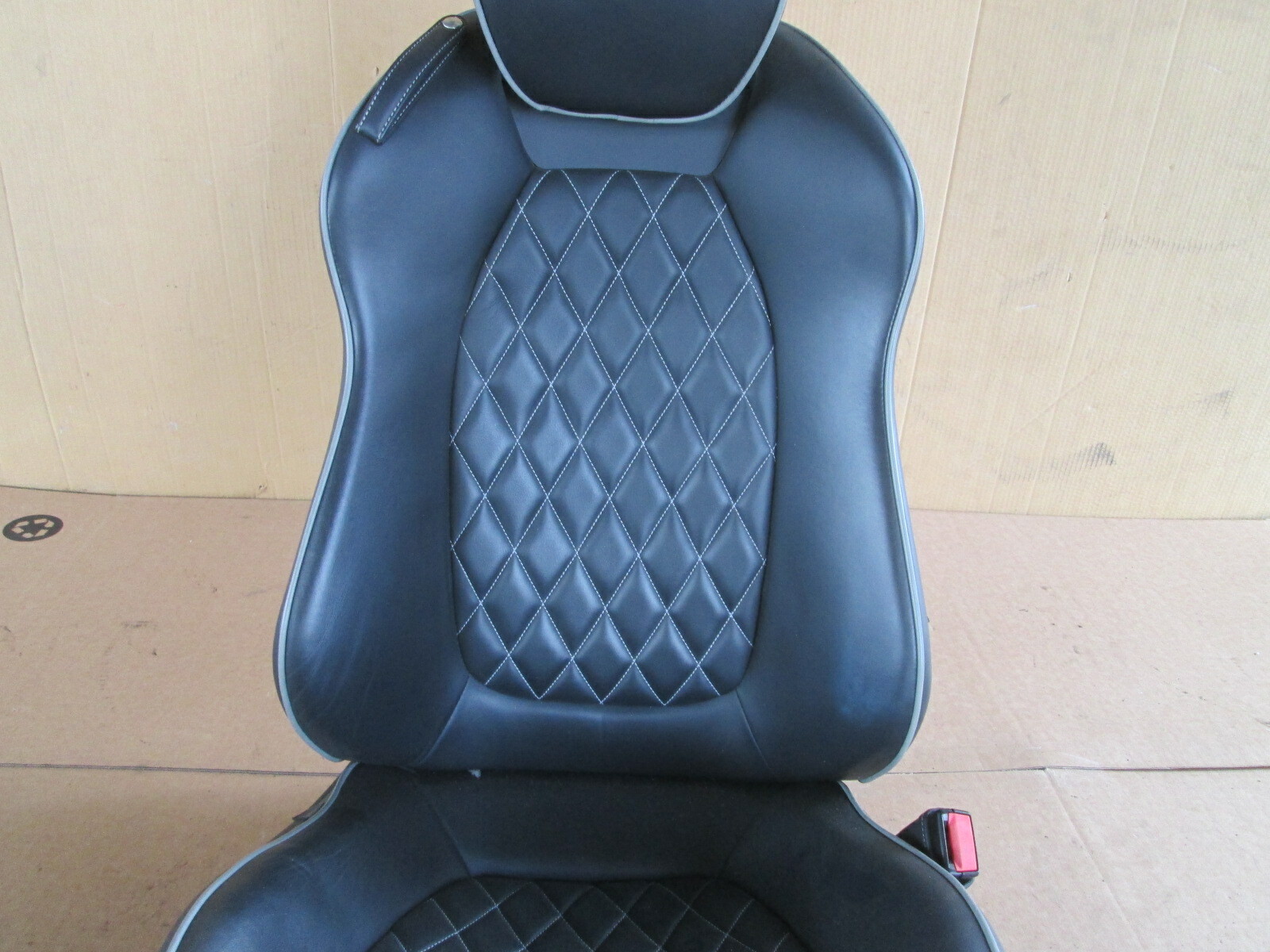 Ferrari California - RH Seat Complete