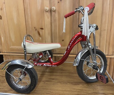 schwinn lil stingray tricycle