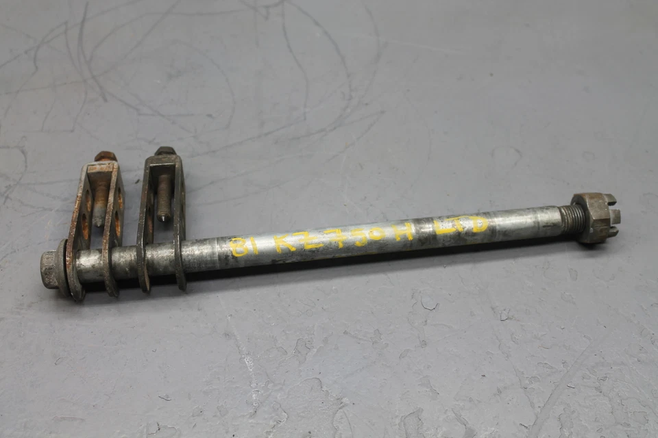 Kawasaki 750 LTD 1981 eje trasero eje perno con ajustadores de cadena Foto 2 de 4