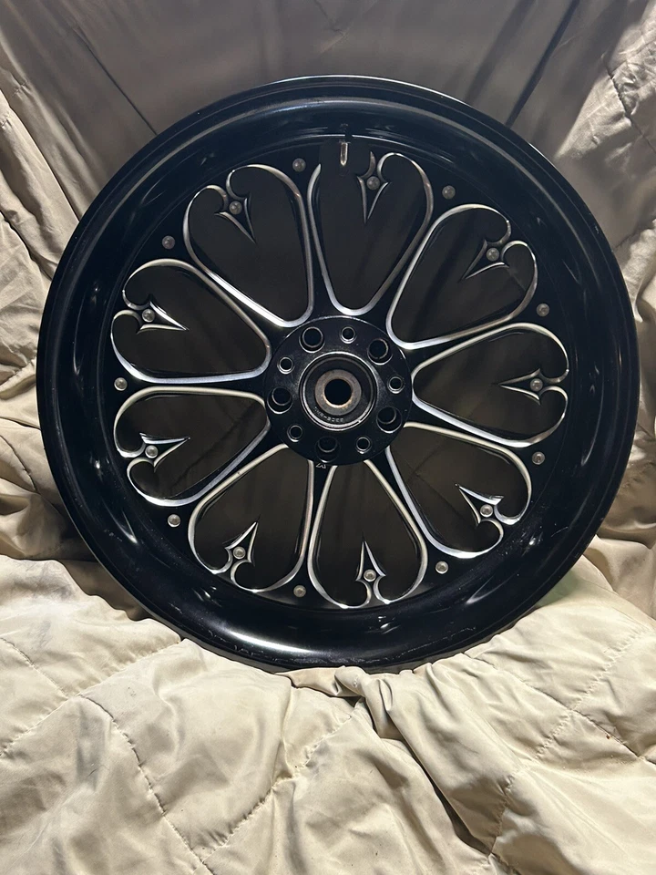 Máquina Xtreme - 1290-7806R-XSL-BM - Rueda trasera Stiletto, 18x3,5 pulgadas - Corte negro Foto 4 de 4