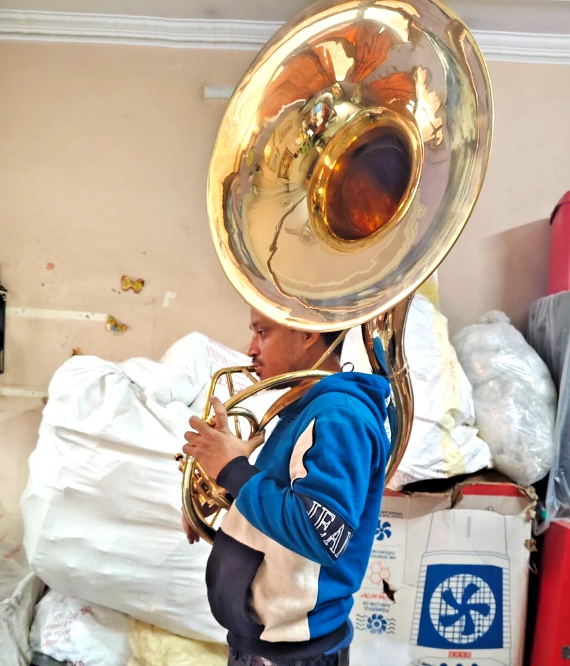 SOUSAPHONE 22" TAMAÑO CAMPANA PULIDO DORADO HECHO DE LATÓN PURO + CAJA + ENVÍO GRATUITO Foto 4 de 4