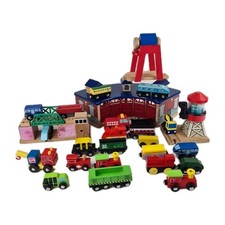    Lot ROUNDHOUSE Wooden Railway Thomas  Friends  Wooden Trains Vintage T4