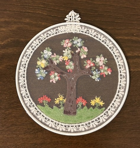 VTG White Lace Embroidered Tree & Felt 6” Round Netting Hoop Window Wall Hanging - Picture 2 of 3