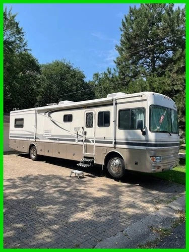 2002 Fleetwood Bounder Diesel 39Z Class A RV Stock Number 555593