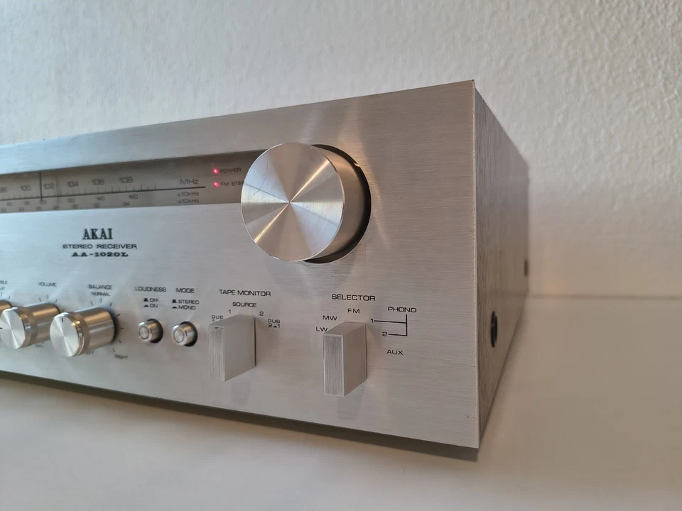 AKAI AA-1020L Stereo Receiver – Warm Vintage Sound and Iconic Design - Bild 4 von 4