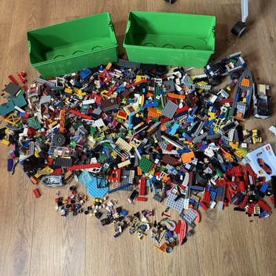 Lego Konvolut 4,4 kg gemischte Legosteine Minifiguren & 2x4 Aufbewahrungsboxen
