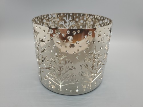 Bath & Body Works Kerzenhalter Hülle Winter Weihnachtsbäume Schnee Silber 3 Docht EUC - Bild 3 von 6