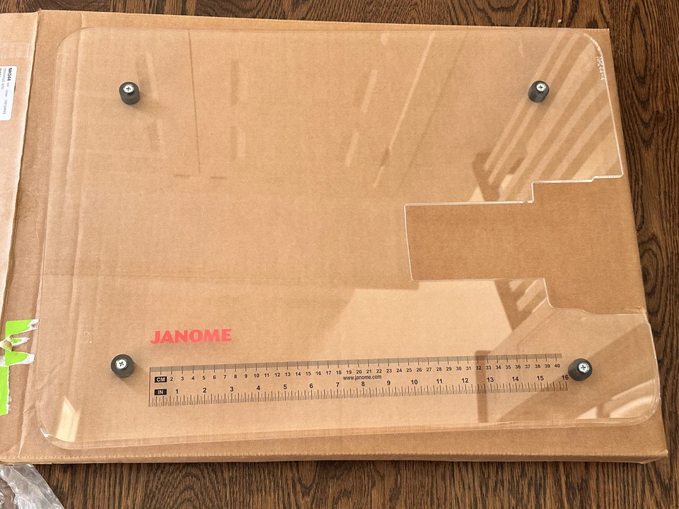 Mesa de extensión acrílica Janome - 18" x 24" - Para 7318, 509, 521, 525S, 625E Foto 2 de 4