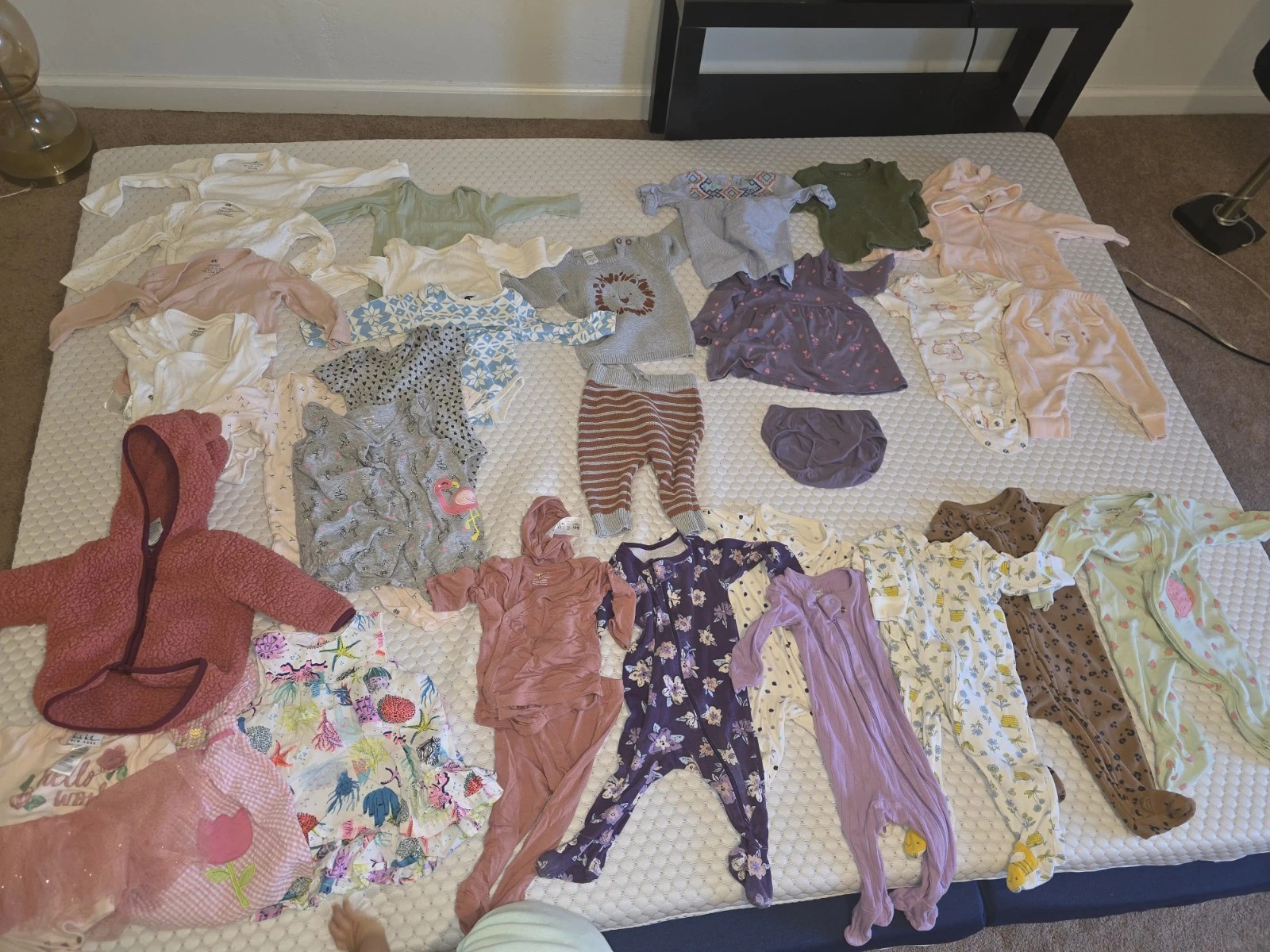 32 Piece Lot Of Baby Clothes 6-9 Months Monica And Andy, Carters, H&m And More
Opens in a new window
