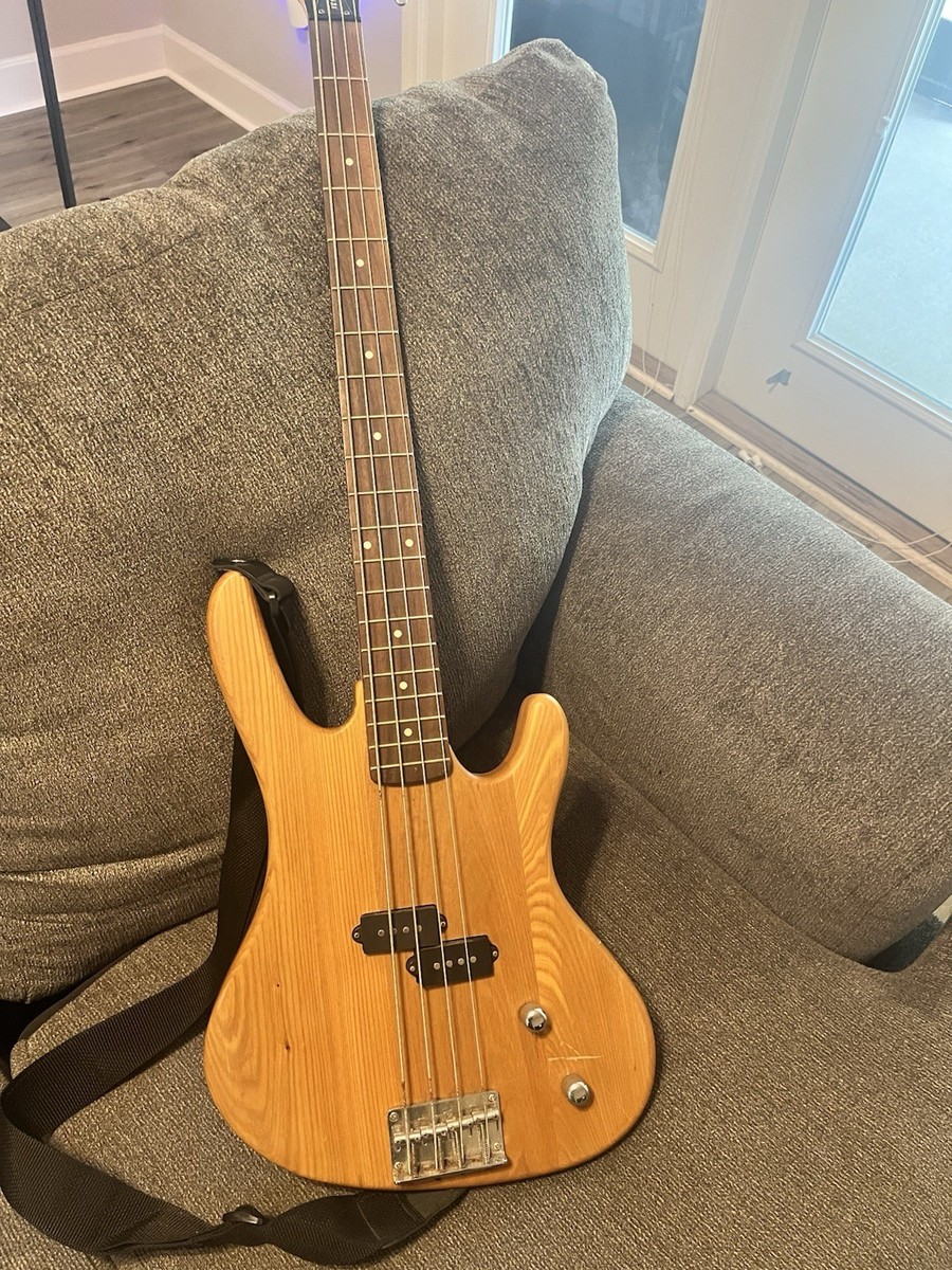 WASHBURN ベースギター　XB-100 WASHBURN ベースギター XB-100 Washburn XB-100 Bantam Series