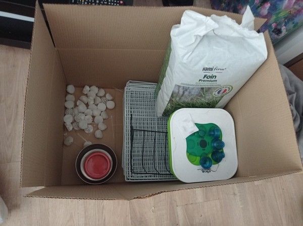 Parque de conejos (jaula) DIY de 36 paneles, 1 L. de heno y 2 comederos