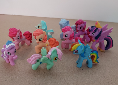 My Little Pony 2013 Lunch Box Tote w/ 40+ Mini Pony Figures w/ Cards 1-3 " - Picture 4 of 13