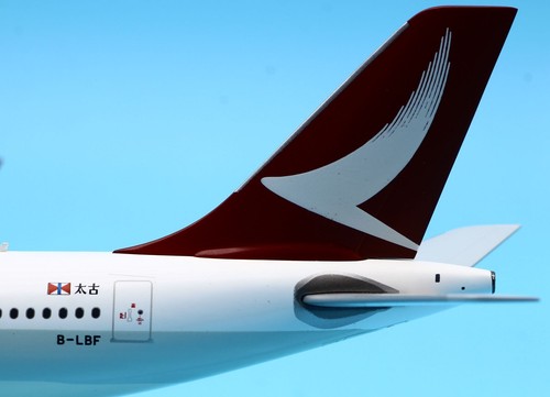 JC Wings 1:200 Cathay Dragon Airbus A330-300 avión diecast modelo B-LBF - Imagen 13 de 14