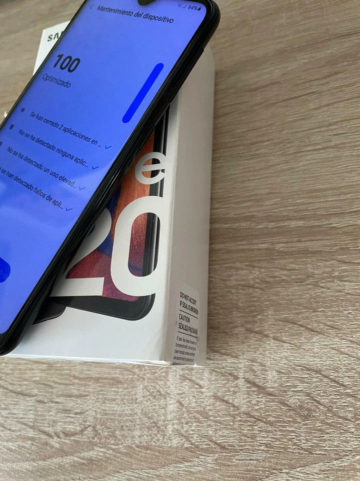 Samsung Galaxy A20e · 32GB, foto 2 de 5