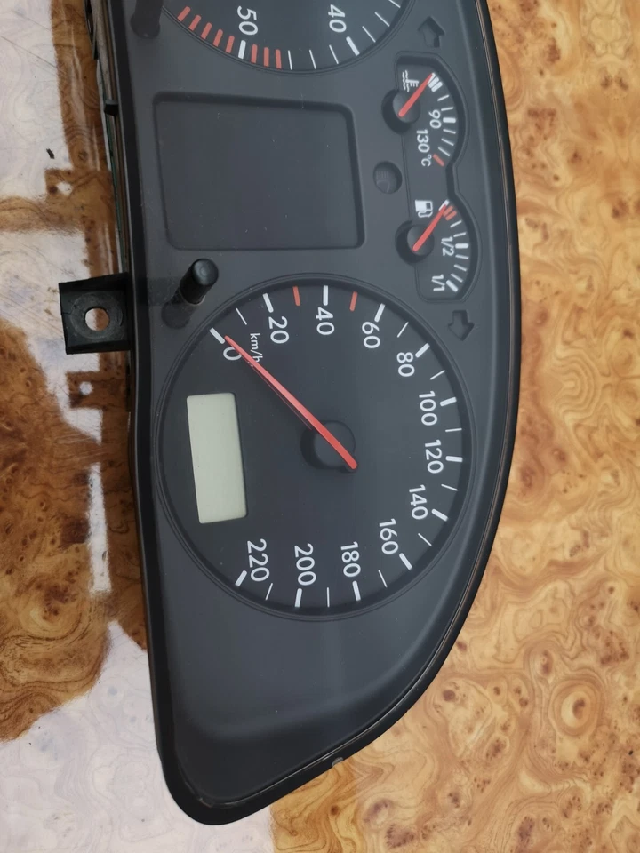 Cuadro de instrumentos velocímetro Volkswagen Passat B5 3B0919881N Foto 3 de 4
