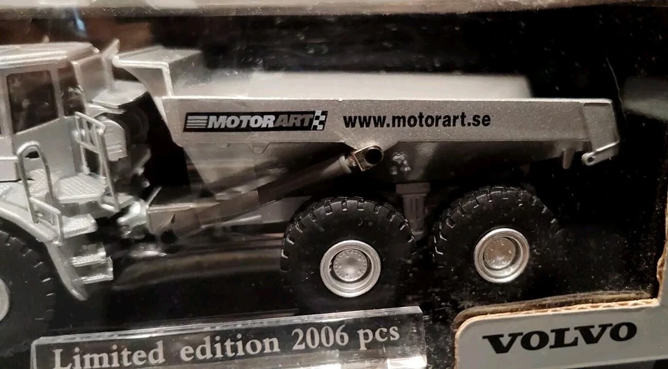 NEW MOTRART LIMITED EDITION 1:43 VOLVO A40D SILVER ARTICULATED DUMP TRUCK  - Image 4 of 4