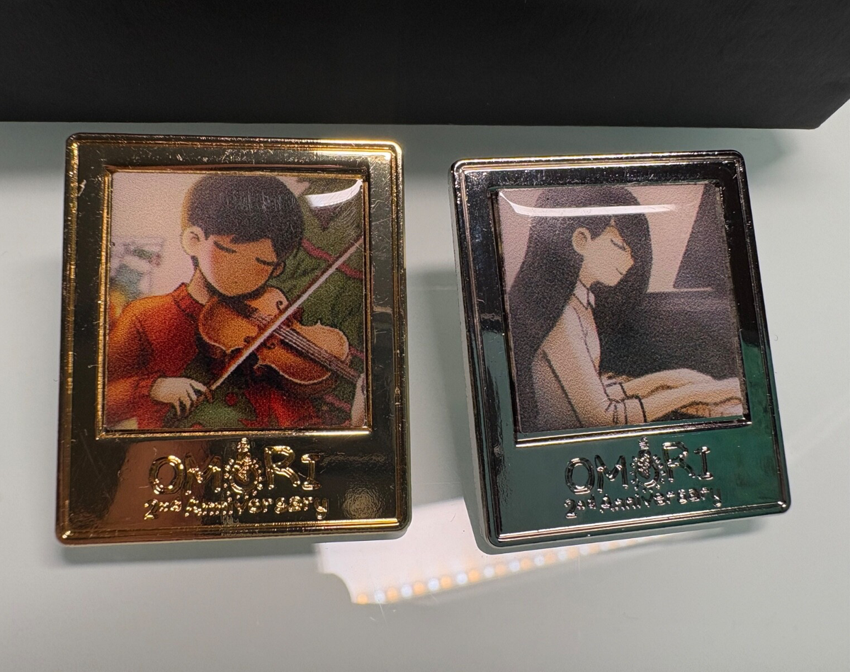 ピンズ・ピンバッジ・缶バッジ OMORI 2nd Snniversary Pin Set OMOCAT - Official OMORI 2nd Anniversary Enamel Pin Set