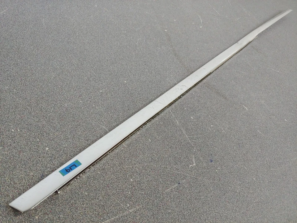 USADO ORIGINAL PORSCHE 911 912 CUPÉ PUERTA IZQUIERDA BRILLANTE MOLDURA HORIZONTAL SUPERIOR L19 Foto 2 de 4