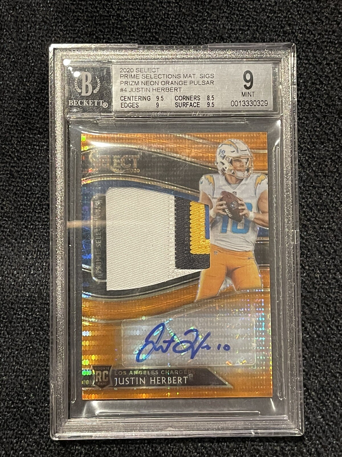 Justin Herbert Panini Select Prime Selections Prizm Signatures #PSSJHE Neon Orange Pulsar