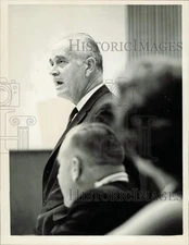 1962 Press Photo A. Paul Kitchin speaking in a meeting - lrb30086