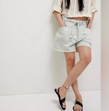 We The Free People Moxie Shorts Light Blue Frayed Slouchy Denim Size 27 Festive