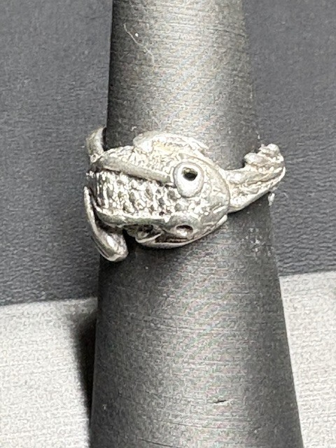 SOLID CAST 925 STERLING SILVER FROG RING SIZE 6 - image 1