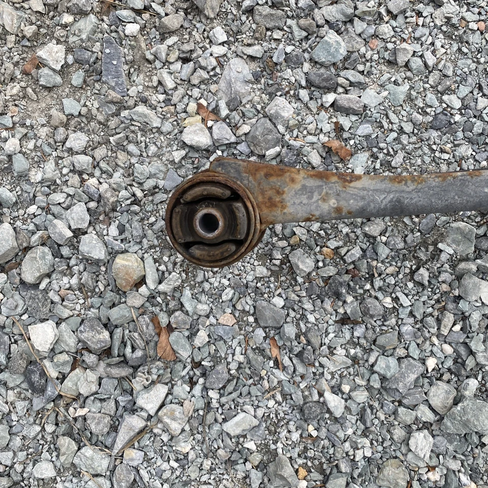 2006 2007 Subaru Impreza Sti Sedan Rear Differential Mount 2.5 - Image 2 of 4